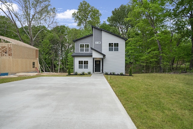 348 Welchwood Dr, Clarksville, TN 37040 - view of front of house featuring concrete driveway and a front lawn