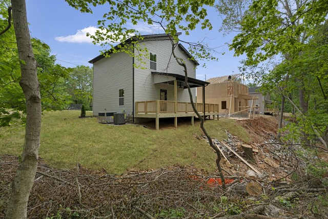 348 Welchwood Dr, Clarksville, TN 37040 - rear view of property featuring central AC, a yard, and a wooden deck