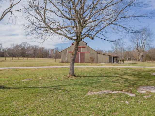 view of yard featuring an outdoor structure and a barn