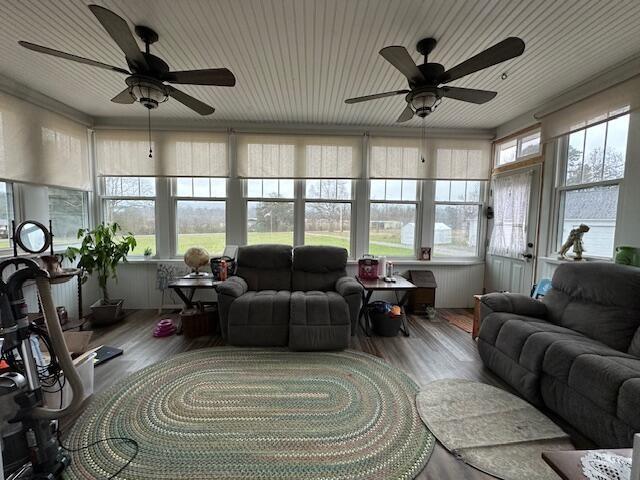 sunroom featuring a ceiling fan