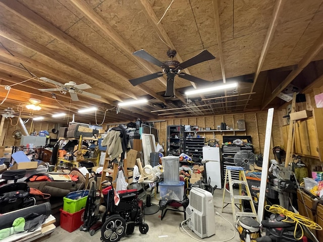 garage featuring a ceiling fan