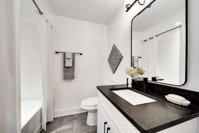 full bathroom with shower / tub combo, vanity, toilet, and baseboards