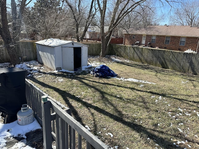 view of yard featuring a fenced backyard, an outdoor structure, and a storage unit