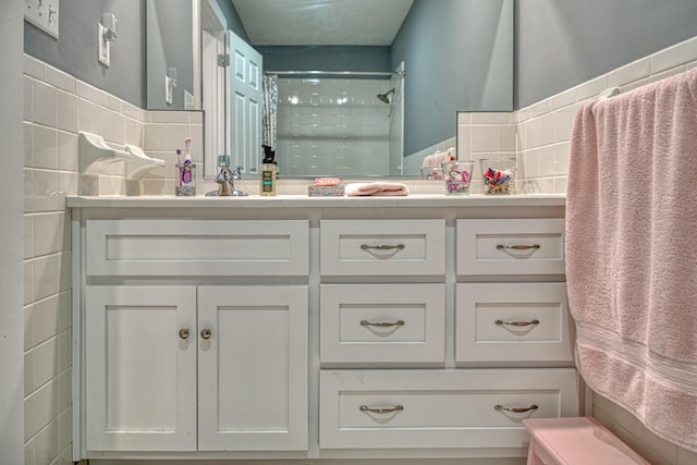 23 Hickman Hwy, Gordonsville, TN 38563 - full bath featuring tiled shower, vanity, and tile walls