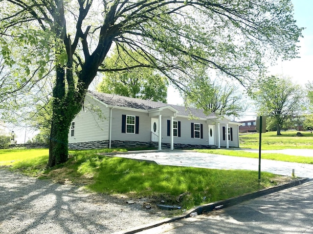 single story home with driveway and a front yard