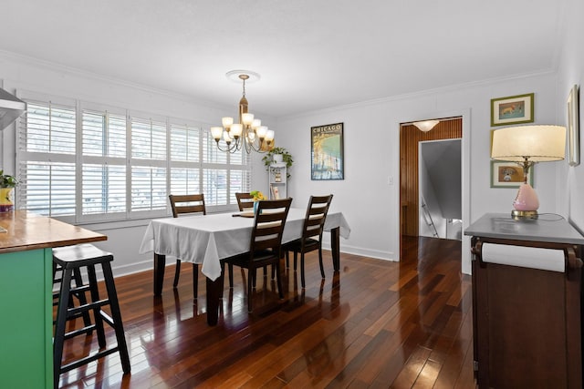 dining space featuring a notable chandelier, dark wood-style flooring, baseboards, and crown molding