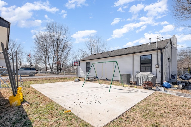 1100 S Russell St, Portland, TN 37148 - back of property featuring a chimney and basketball hoop