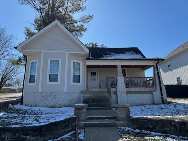 view of front of house with covered porch