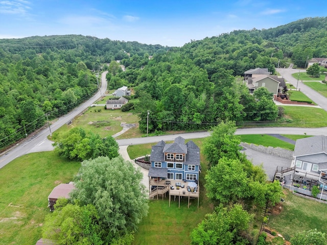 birds eye view of property featuring a forest view