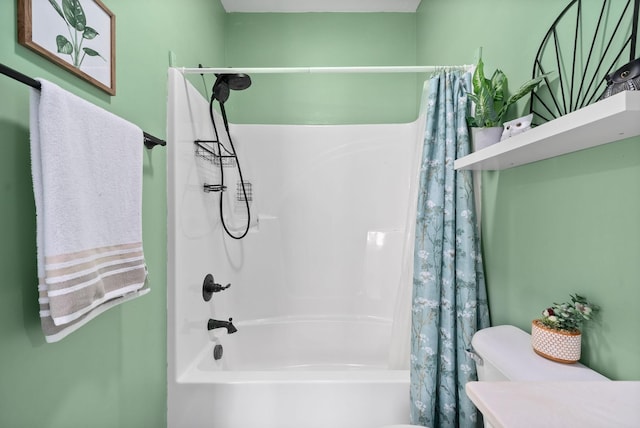 full bath with shower / bath combination with curtain and toilet