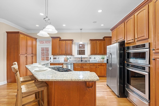 505 Wilcox St, Clarksville, TN 37040 - kitchen featuring a sink, appliances with stainless steel finishes, a center island, a kitchen bar, and decorative light fixtures