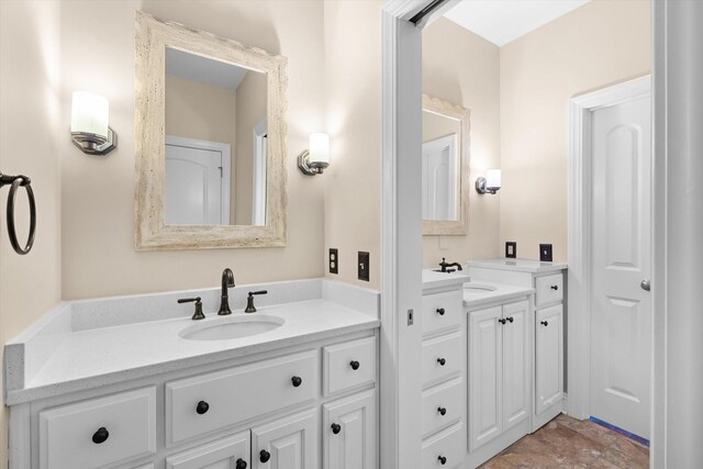 505 Wilcox St, Clarksville, TN 37040 - bathroom with two vanities and a sink