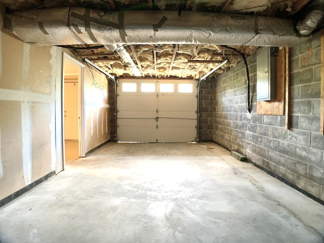 garage featuring concrete block wall