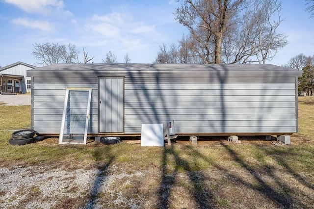 exterior space featuring an outbuilding