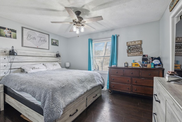 bedroom with dark wood-style floors, a textured ceiling, and a ceiling fan