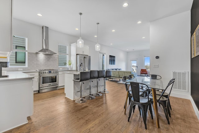 dining area featuring light wood-style flooring, visible vents, and recessed lighting