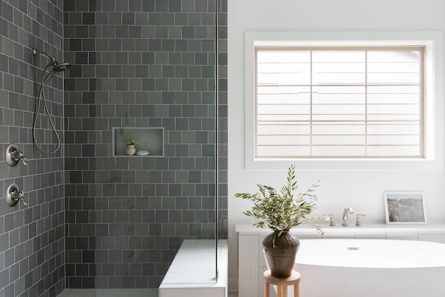 bathroom featuring a tile shower