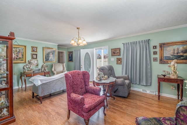 living area featuring a chandelier, crown molding, and light wood-style flooring