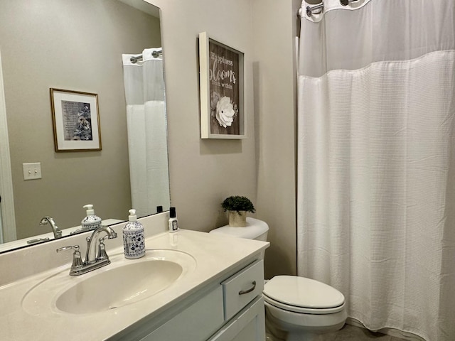 bathroom featuring toilet, curtained shower, and vanity