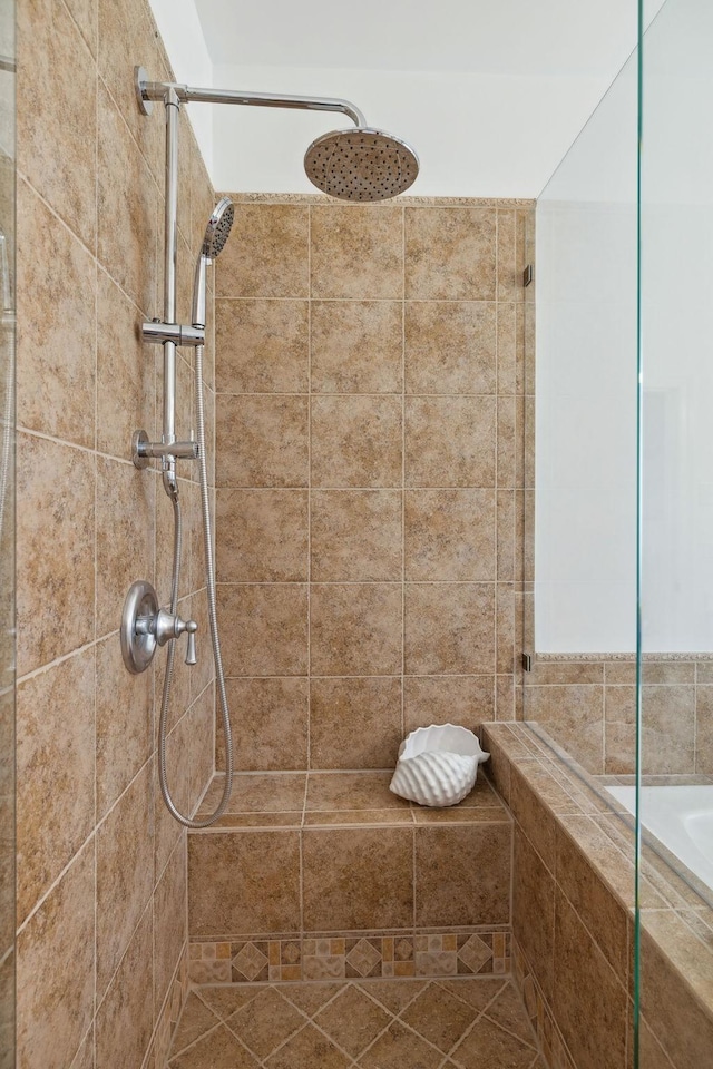 full bathroom featuring tiled shower