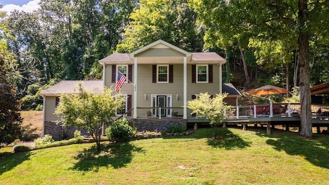 view of front facade featuring a deck and a front yard