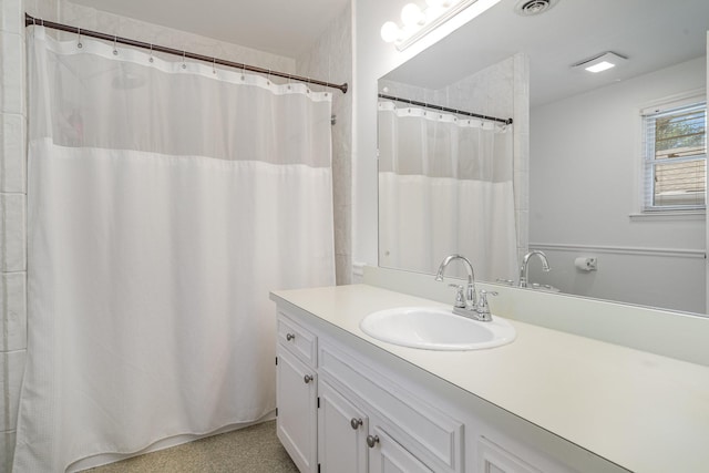 bathroom featuring visible vents, curtained shower, and vanity