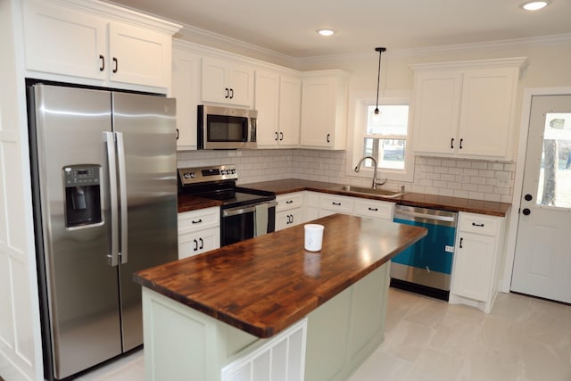 kitchen featuring a sink, appliances with stainless steel finishes, a kitchen island, and white cabinetry