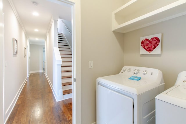 laundry room featuring dark wood-style floors, washer and clothes dryer, recessed lighting, laundry area, and baseboards