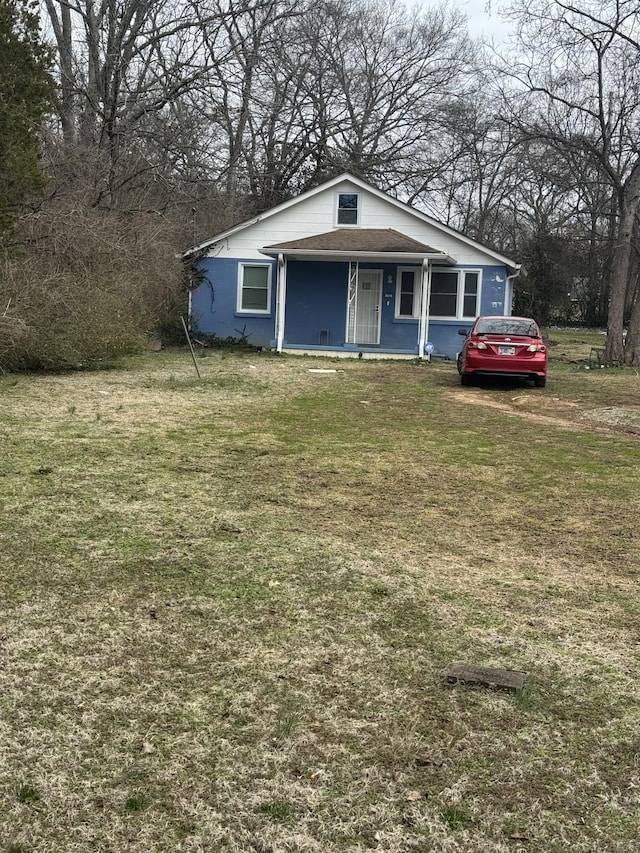 bungalow-style house featuring a front lawn