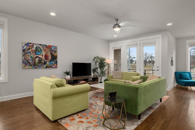 living area featuring a ceiling fan, baseboards, dark wood-style flooring, and recessed lighting