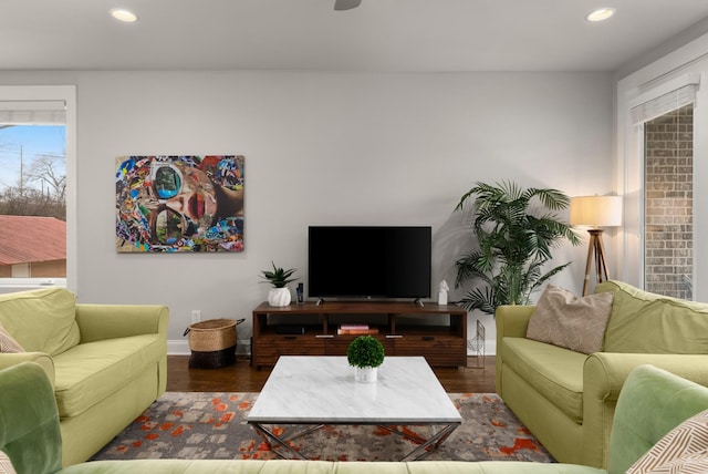 living area with dark wood-style floors, recessed lighting, and baseboards