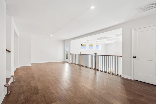 spare room featuring dark wood-type flooring, recessed lighting, visible vents, and baseboards