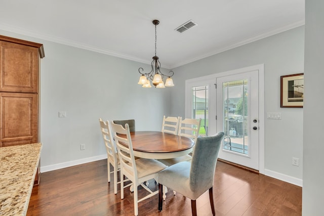 dining space featuring ornamental molding, a notable chandelier, dark wood-style floors, and visible vents
