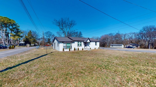 view of front of house featuring a front yard