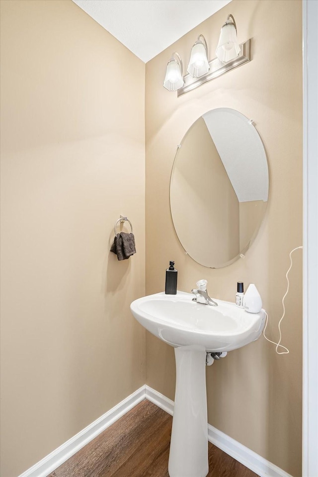 bathroom featuring wood finished floors and baseboards