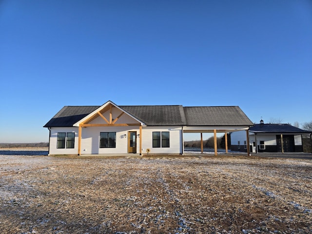 view of front facade featuring an attached carport