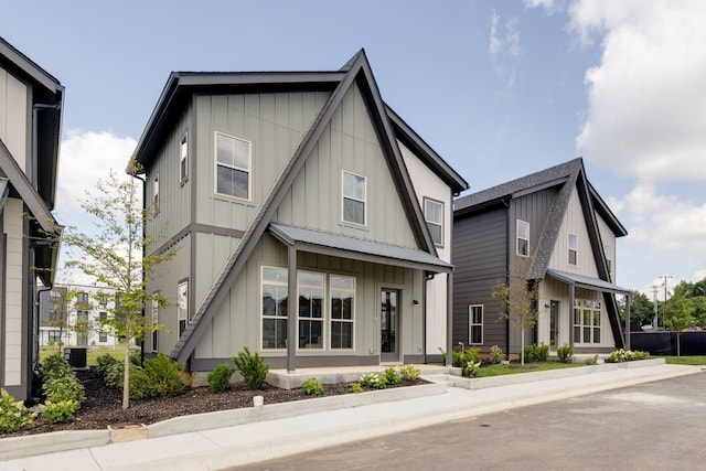 406 Morningside Mnr, Nashville, TN 37209 - view of front facade featuring board and batten siding