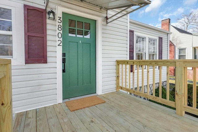 entrance to property featuring a wooden deck