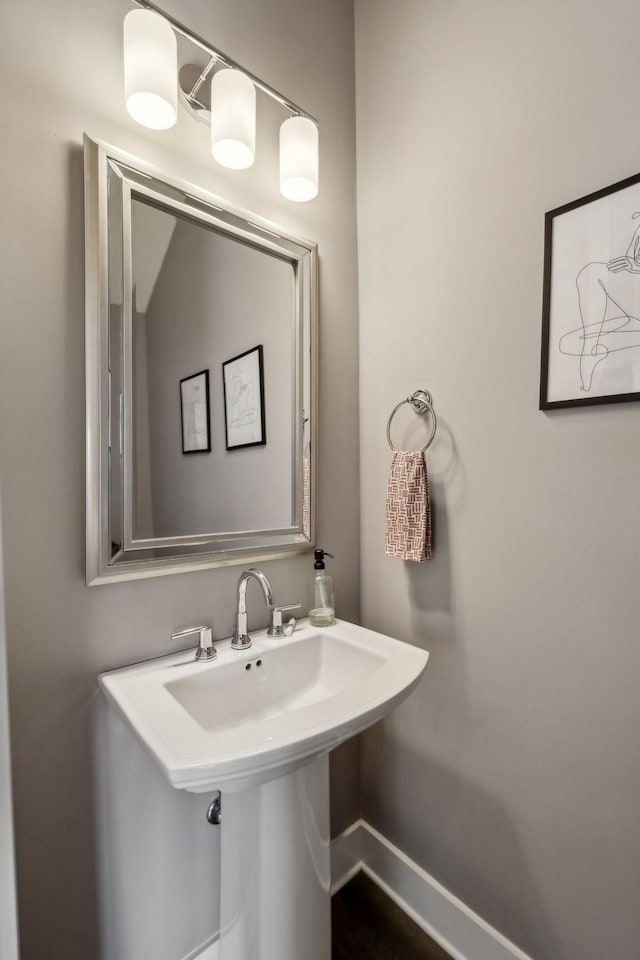 bathroom with baseboards