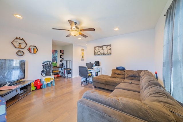 living room featuring ceiling fan, wood finished floors, and recessed lighting