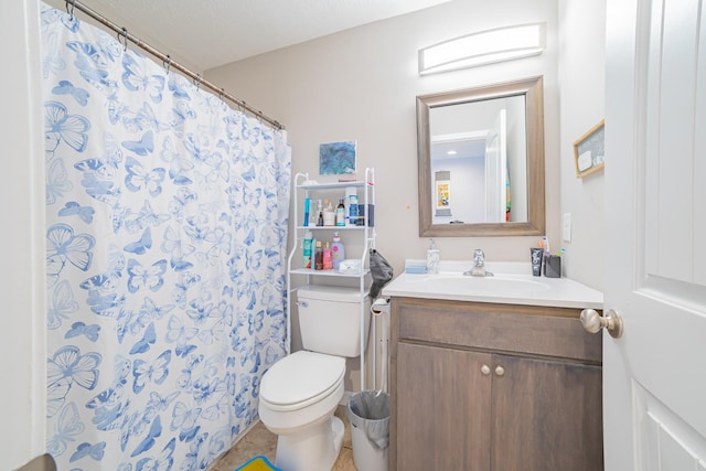 bathroom with toilet, a shower with shower curtain, and vanity