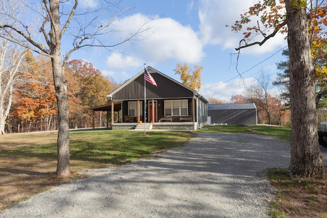 view of front of house with covered porch and a front lawn