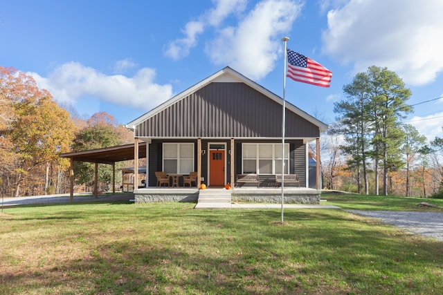 view of front of property with covered porch and a front lawn