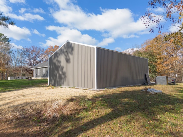 view of pole building with a lawn