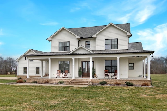 view of front of property featuring a porch, roof with shingles, and a front yard