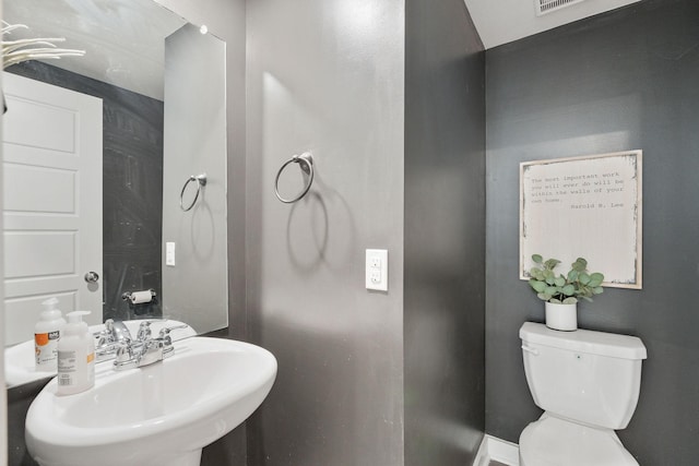 bathroom featuring a sink and toilet