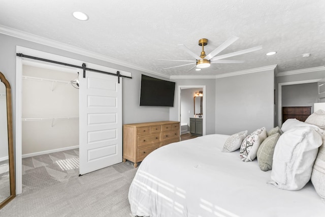 bedroom with crown molding, recessed lighting, a barn door, light carpet, and a textured ceiling