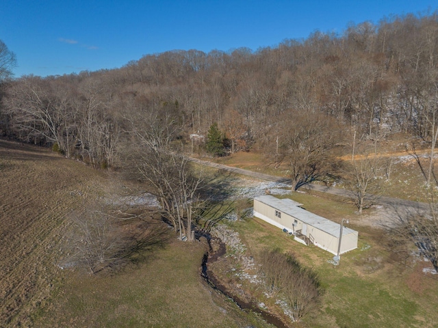 bird's eye view featuring a wooded view