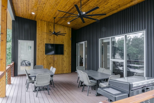 deck with a ceiling fan and outdoor dining area