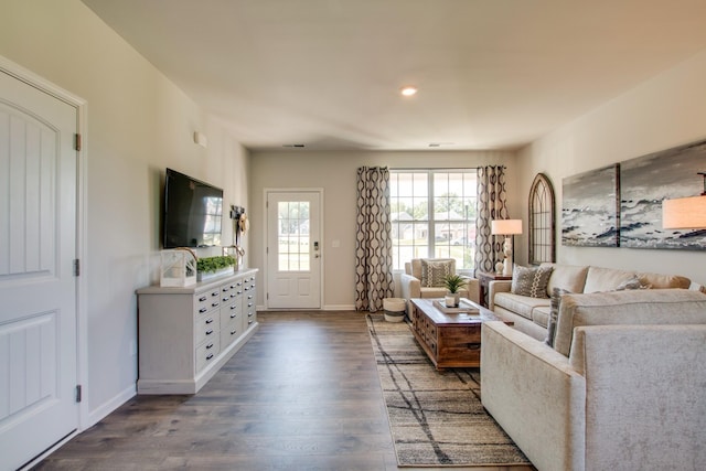 living room featuring dark wood-style flooring, recessed lighting, visible vents, and baseboards